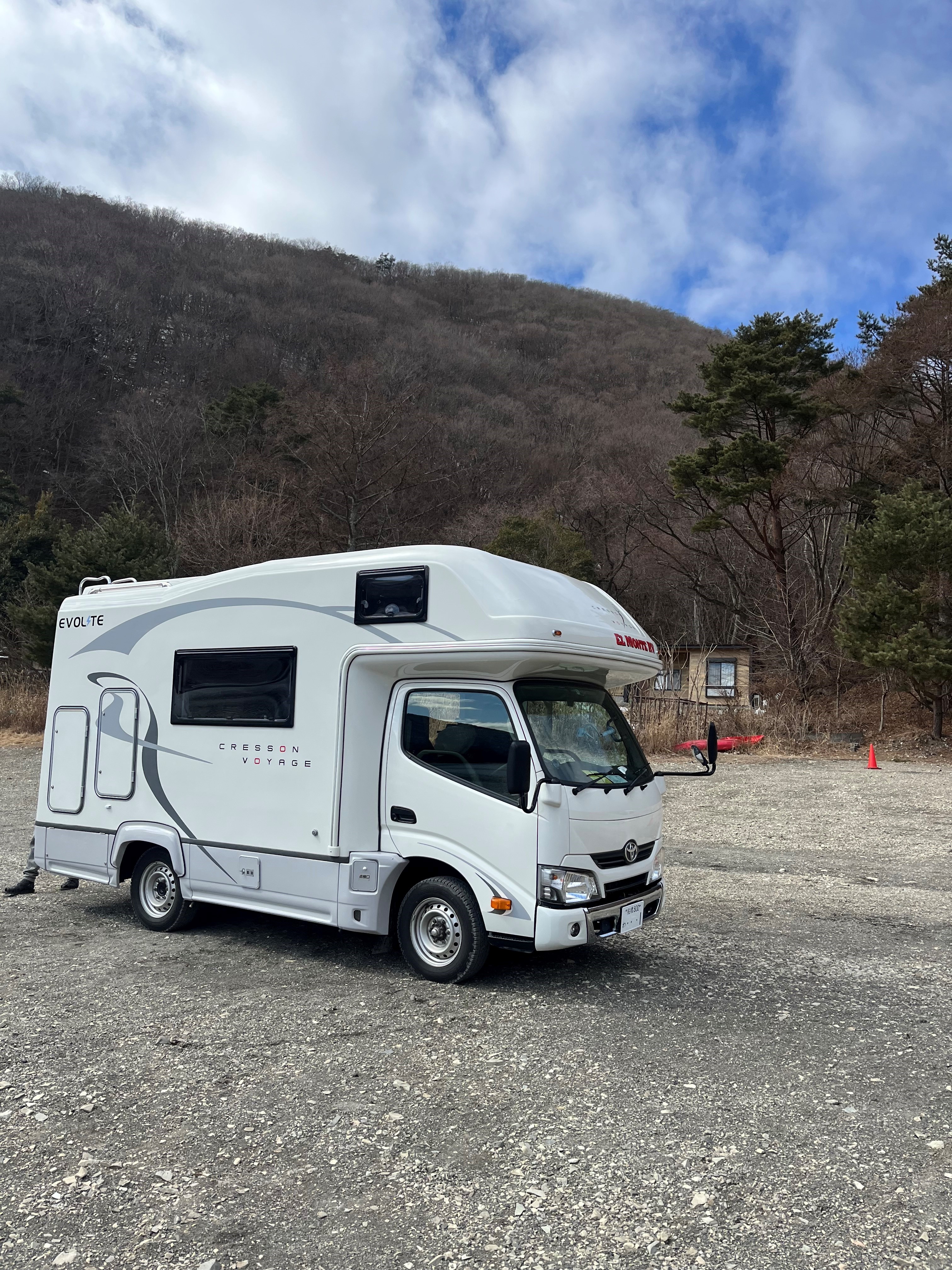 富士山は照れ屋で雲に隠れがち | キャンピングカーレンタル専門の 